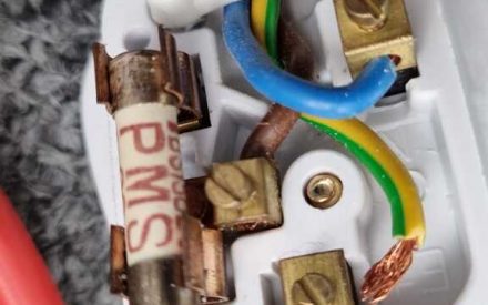 Plug with earth wire pulled out